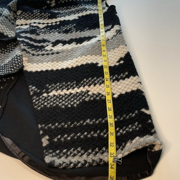 Guest Editor ANTHROPOLOGIE XS Black White Aztec Wool Waterfall Vest Boho Hippie - Picture 11 of 11